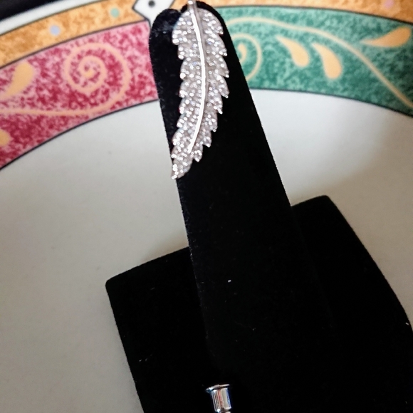 Fashion feather stud earrings - Picture 5 of 8